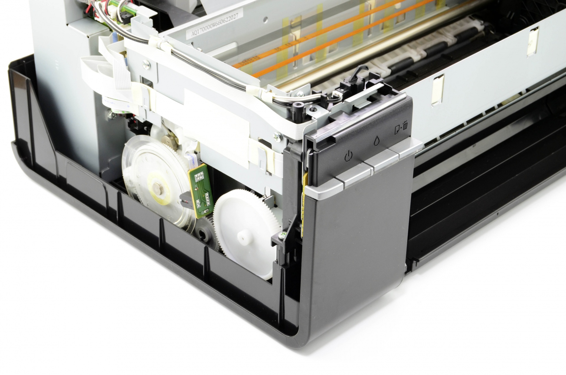 Разобранный принтер Epson в ремонте